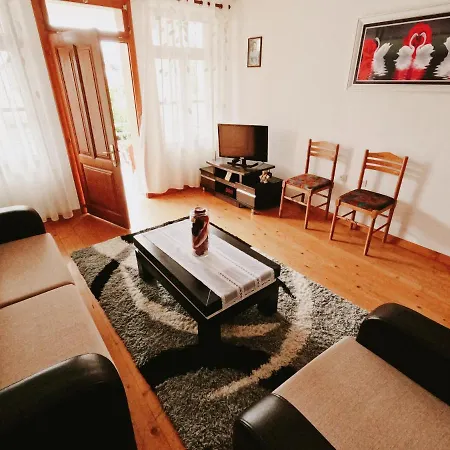 Gjovani's House Apartament *